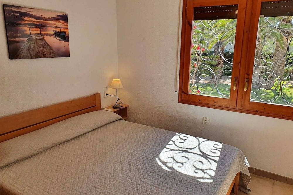 1 minute to the beach! Family-sized Garden and Bbq in Montroig, Costa Dorada