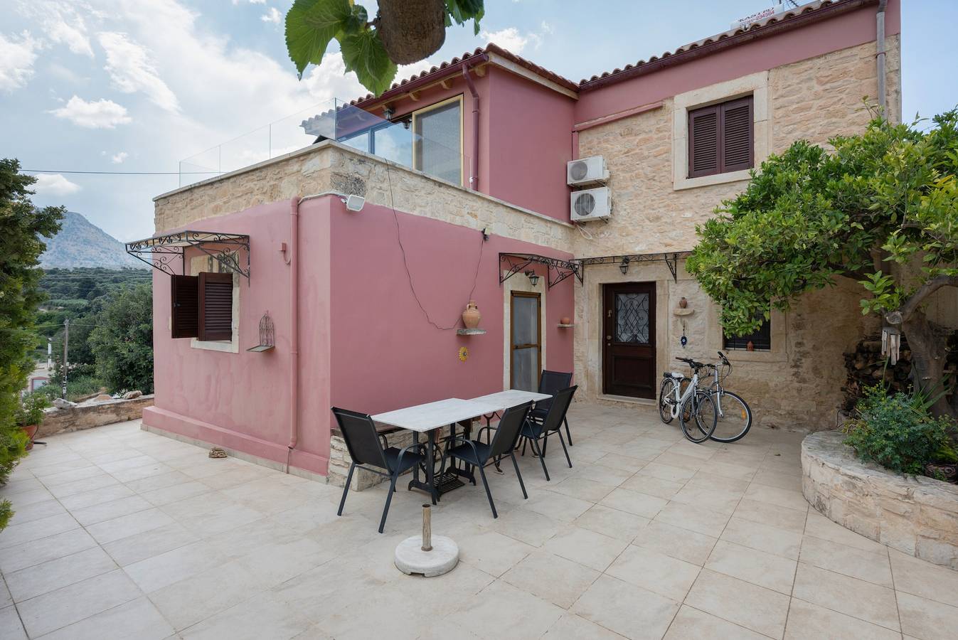 Cretan Traditional Home Villa with Mountain View, Wi-Fi, and Air Conditioning in Iraklio-Heraklio region