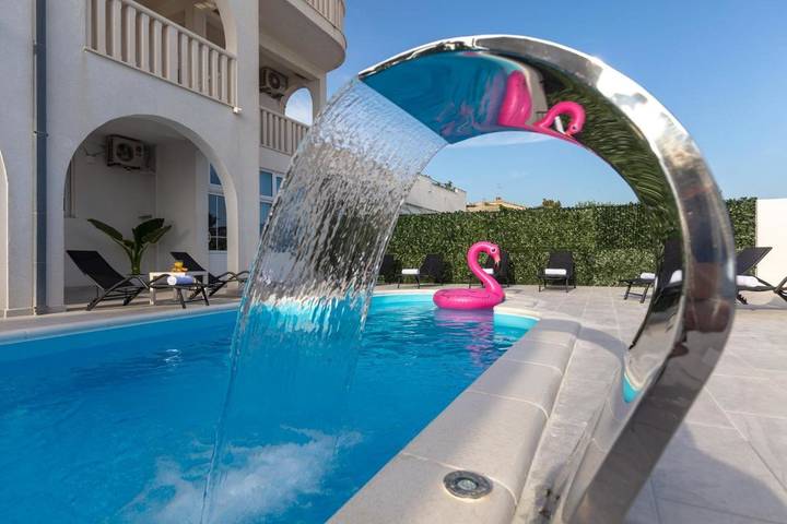 Apartamento de vacaciones para 4 personas, con jacuzzi y balcón además de piscina y sauna - 1