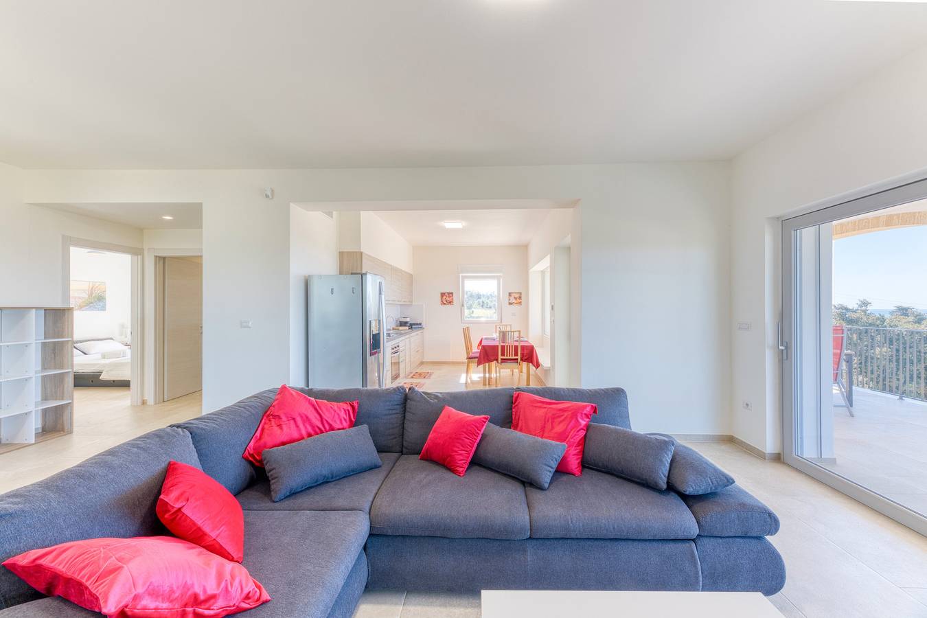 Hel lägenhet, Apartment 'Bianca' with Sea View, Wi-Fi and Air Conditioning in Tarantobukten