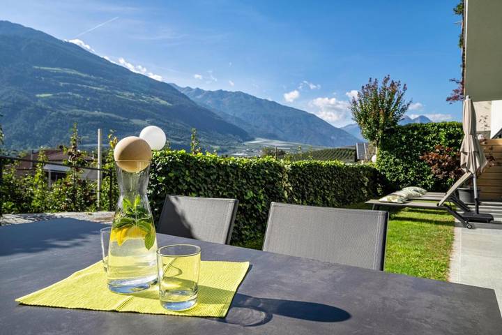 Ferienwohnung für 4 Personen, mit Terrasse und Garten sowie Ausblick