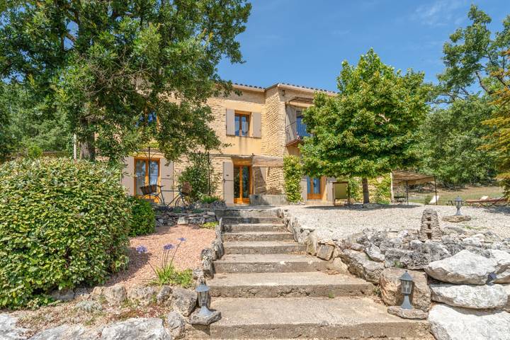 Gîte pour 6 personnes, avec jardin et terrasse