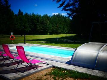 Cottage pour 6 personnes, avec piscine et jardin ainsi que terrasse et jacuzzi dans Radawa