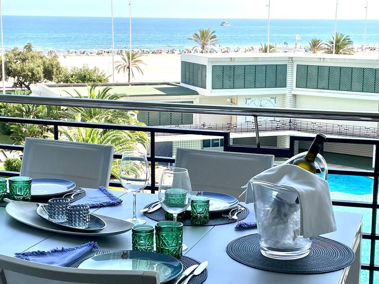 Appartement entier, Appartement 'Gandia Tropicana Suite' avec vue sur la mer, Wi-Fi et climatisation in Playa de Gandía, Costa de Valencia