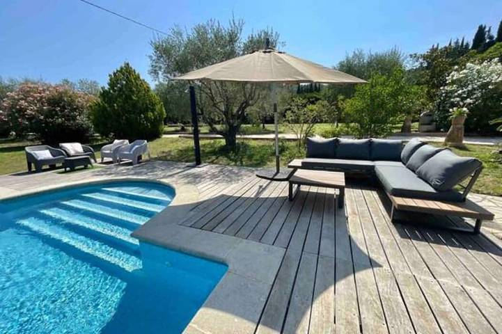 Maison de vacances pour 4 personnes, avec piscine et jardin ainsi que jacuzzi et terrasse à Le Beausset