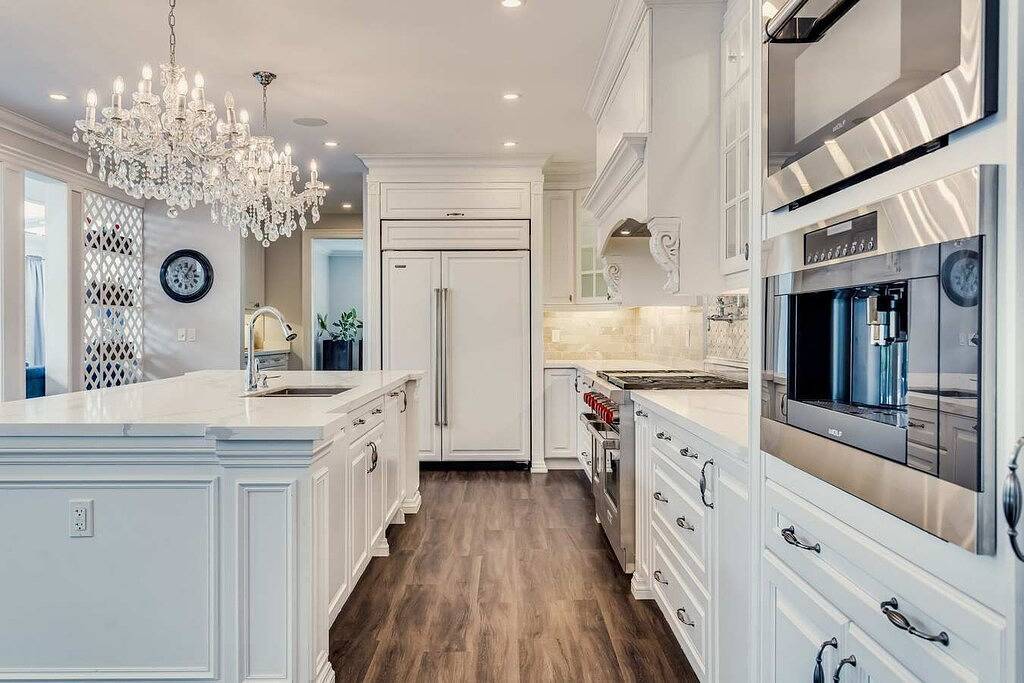 Large Estate with Luxury Collection of Amenities  in Ontario