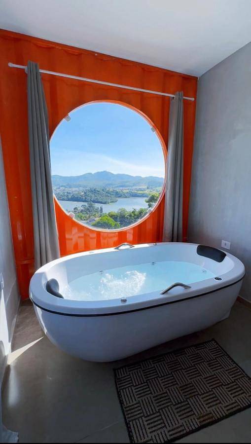 Casas e apartamentos de temporada para 4 pessoas, com vista e vista para o lago e ainda jardim em Poços de Caldas