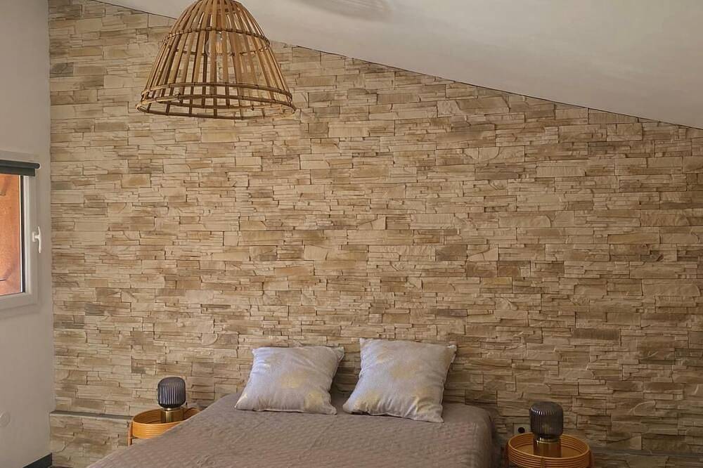 Cosy room with exterior in Saint-Martin-de-Crau, Arles e dintorni
