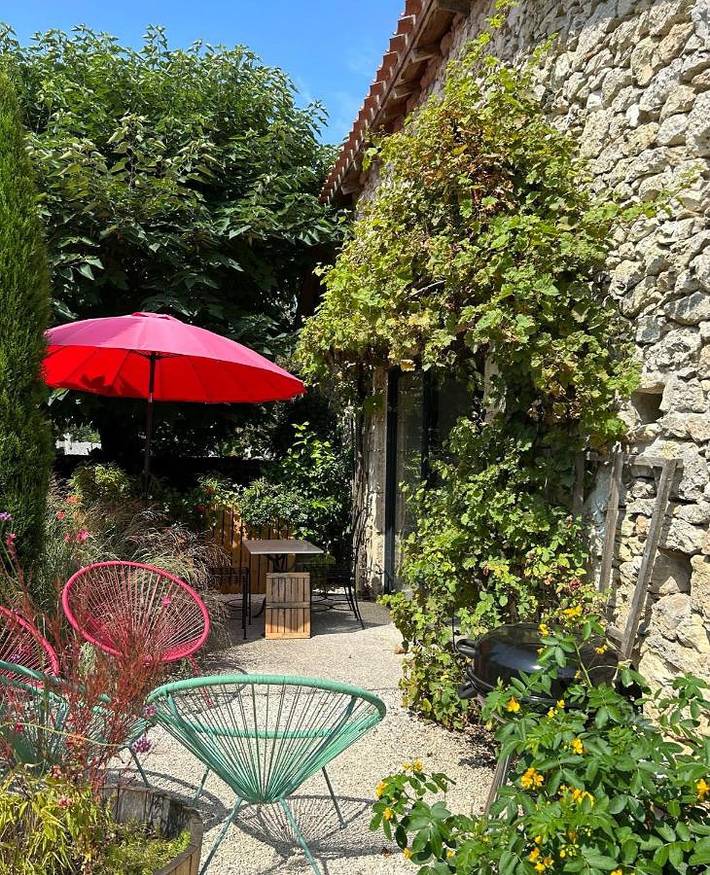 Location de vacances pour 4 personnes, avec Terrasse et Jardin ainsi que Piscine et Vue à Saint-Amans-du-Pech