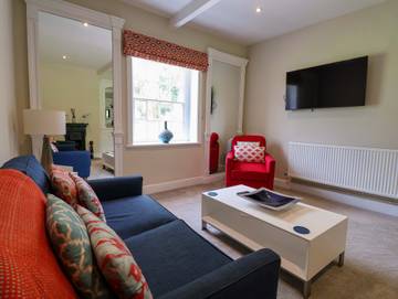 Log Cabin for 4 People in Cheshire, North West England, Photo 3