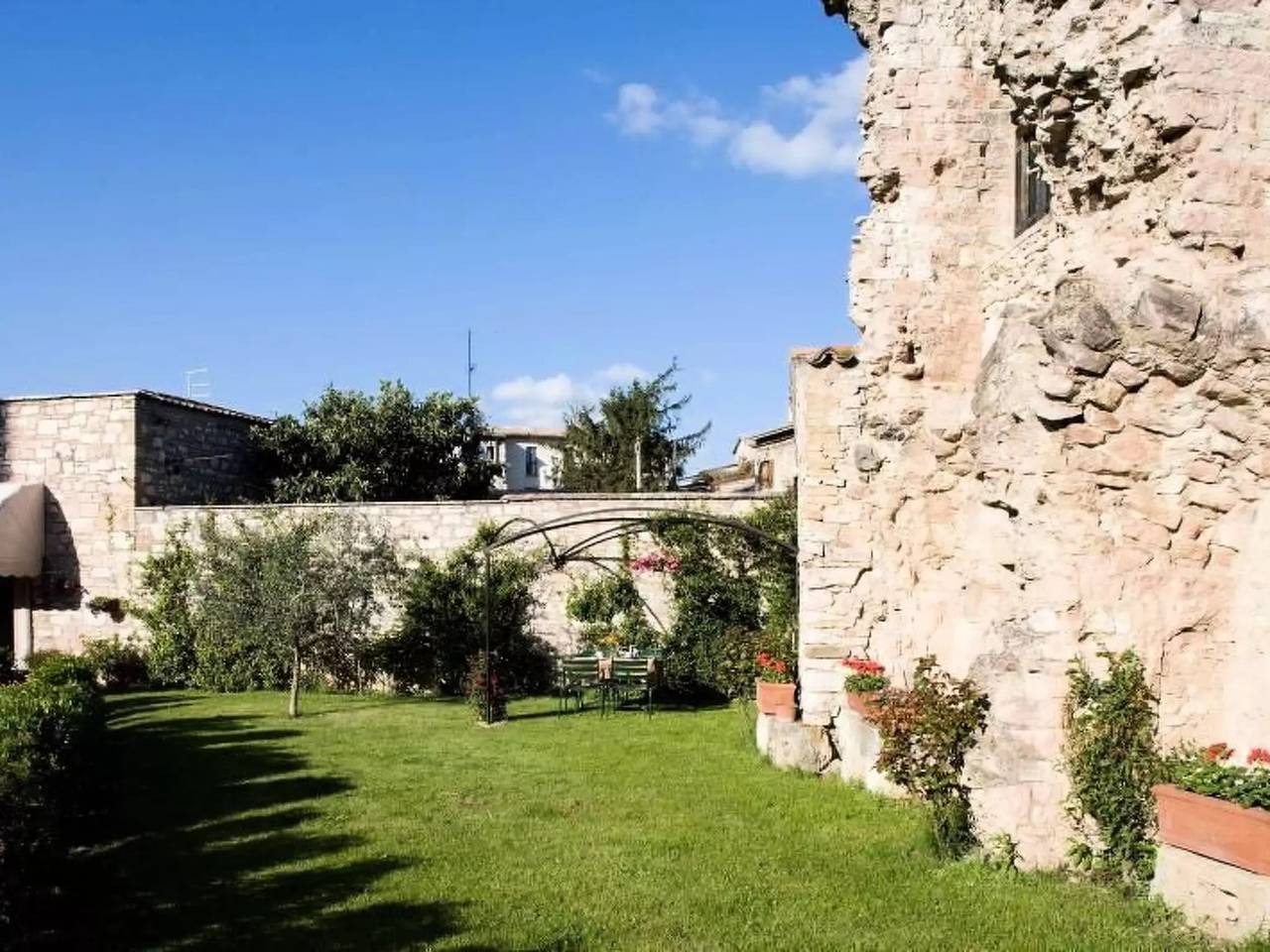 Entire apartment, 4 Pièces 4 Personnes in Assisi, Perugia Province