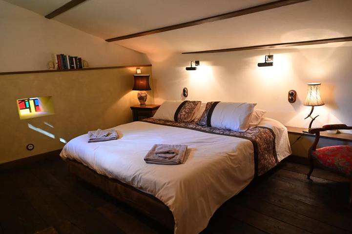 Villa pour 4 personnes, avec vue et jardin ainsi que piscine et vue sur le lac