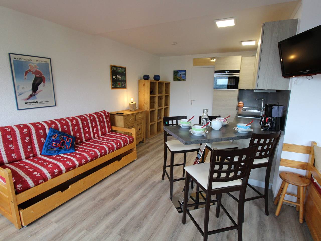 Entire apartment, Charming Apartment in Avoriaz - Village des Dromonts, Sleeps 5, 42m² with South-West Balcony in Morzine, Les Portes du Soleil