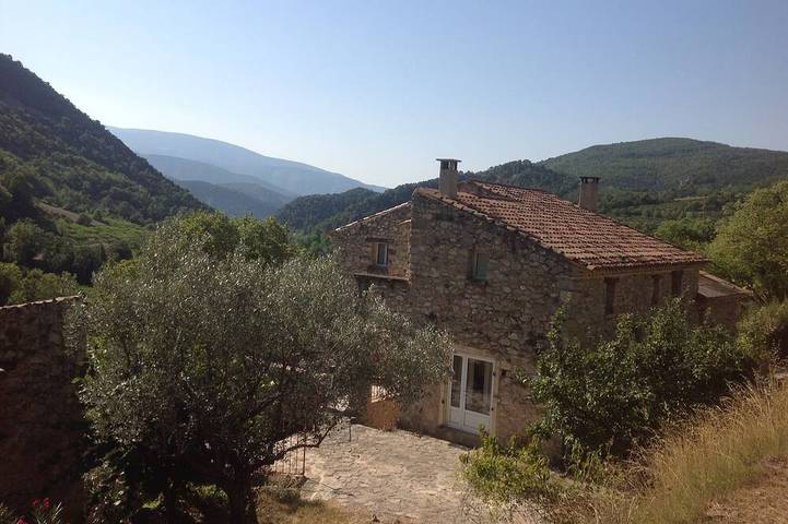 Location de vacances pour 6 personnes, avec Piscine à Bénivay-Ollon