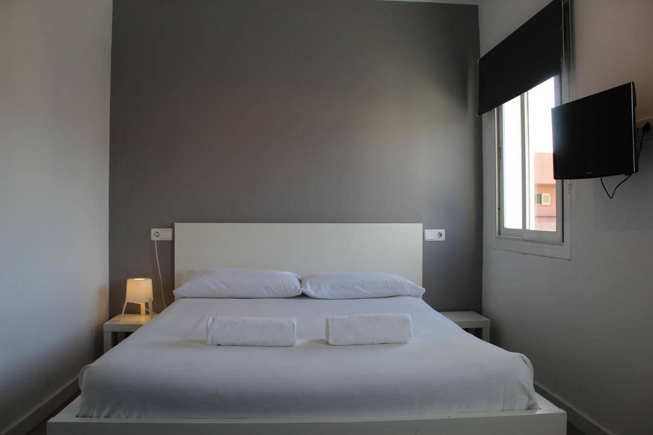 Single Room with Private Bathroom in Can Pastilla, Palma