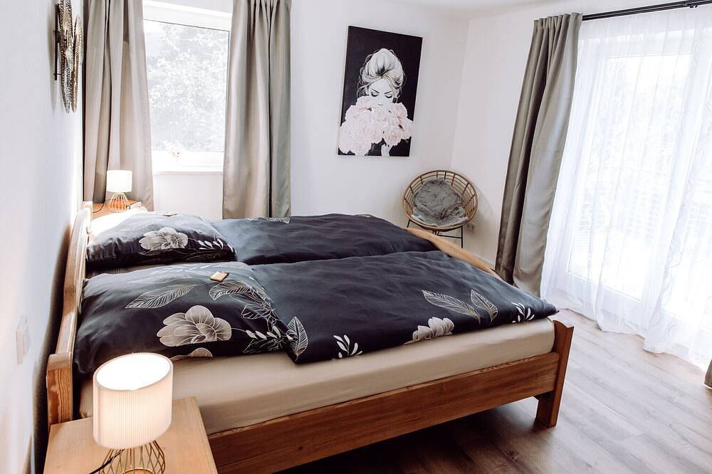 Ganze Wohnung, Ferienwohnung 2 Ausblick im 1. Obergeschoss mit ausgestattetem Balkon in Riedering, Chiemgauer Alpen