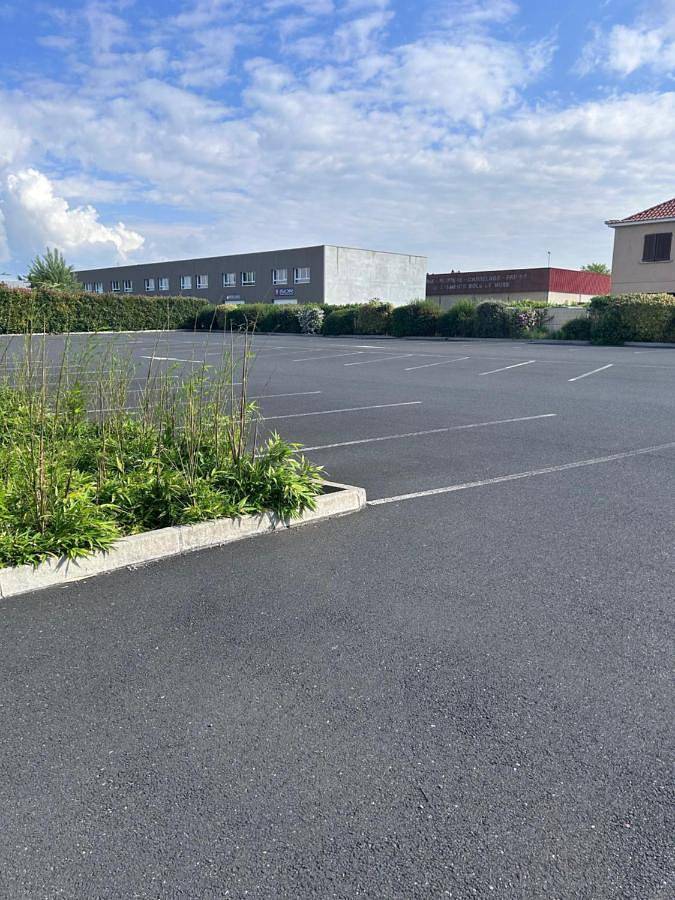 Appartement entier, One-Bedroom Apartment in Cournon-d'Auvergne, Région de Clermont-Ferrand