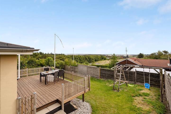 Ferieudlejning for 6 personer, med Jacuzzi og Terrasse såvel som Have og Sauna i Toftum Bjerge