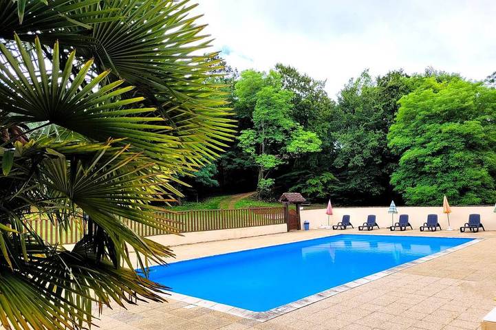 Location de vacances pour 15 personnes, avec piscine et jardin à Sarlat-la-Canéda