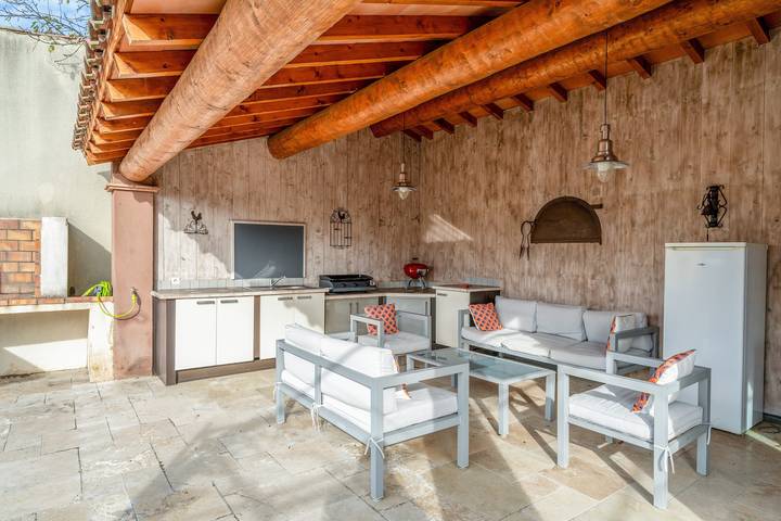 Villa 'Vacances' con piscina privata, Wi-Fi e aria condizionata in Orange, Vaucluse