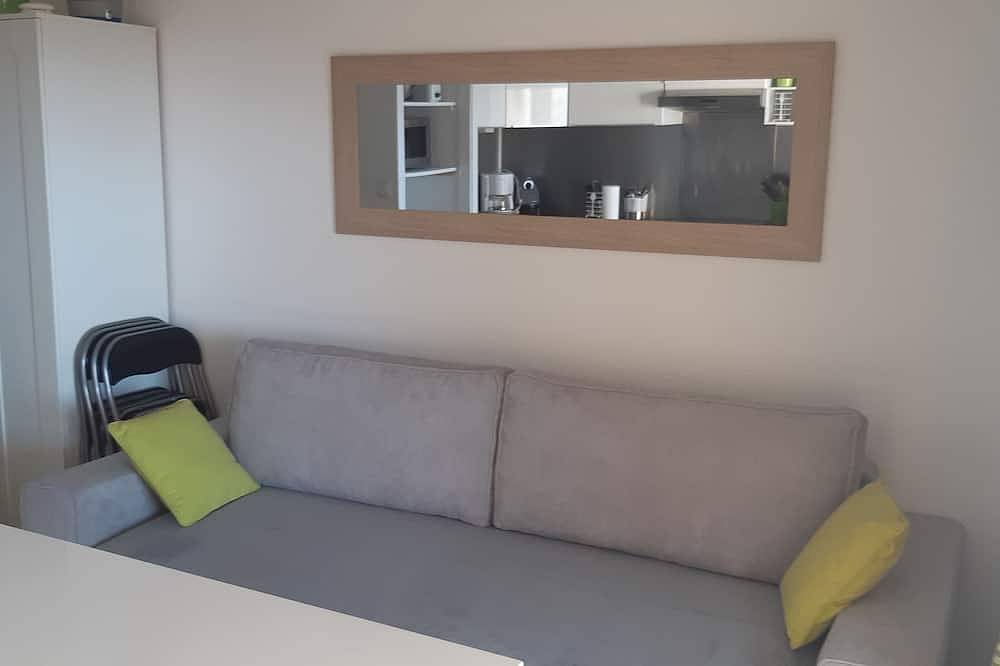 Entire apartment, T1 with sea view and access 30 meters in Sarzeau, Côte des Mégalithes