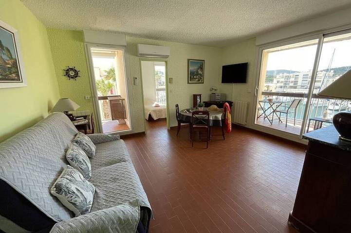 Appartement entier, Spacieux Appartement 2 Chambres, Vue Sur Le Quai d'Honneur in Bormes-les-Mimosas, Côte méditerranéenne (France)