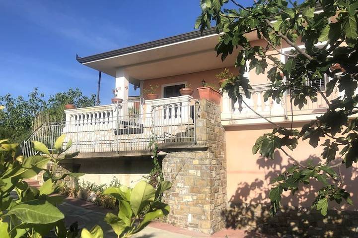 Ferienhaus für 5 Personen, mit Balkon und Garten