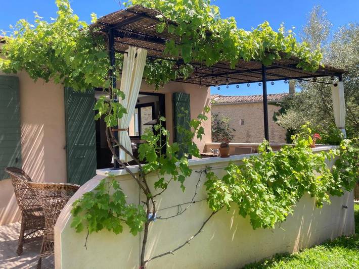 Location de vacances pour 6 personnes, avec Terrasse et Jardin à Vallabrix