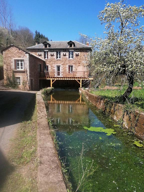 Gîte pour 8 personnes, avec jardin à Pousthomy