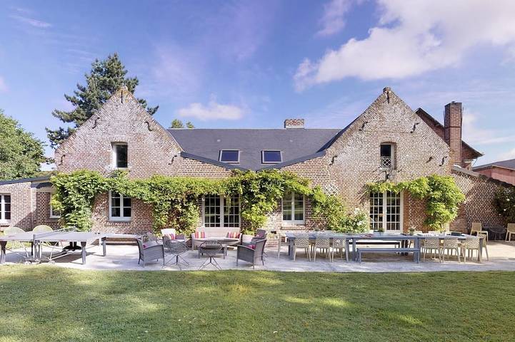 Gîte pour 36 personnes, avec balcon et jardin à Talmas