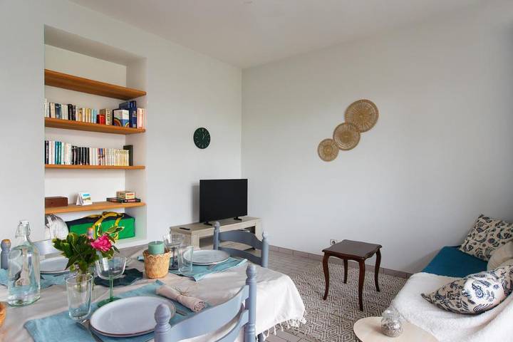 Gîte pour 4 personnes, avec terrasse ainsi que jardin et piscine à L'Hermenault - 2