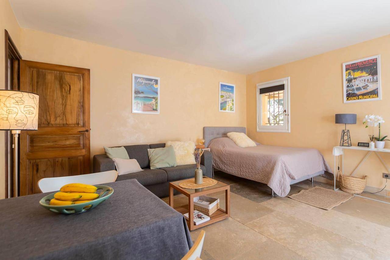 Appartement entier, Independent Panoramic Studio with Pool - Le Tholonet in Le Tholonet, Région d'Aix-en-Provence