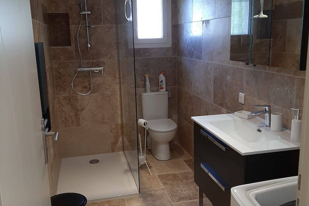 Geheel appartement, Gîte sous le Chêne Vert / Ideal for cyclists and hikers / Free private parking in Mormoiron, Parc naturel régional du Mont-Ventoux