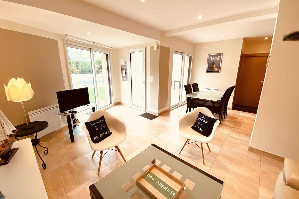 Heated Swimming Pool Apartment 4 pers 3* in villa - 300m from the beach  in Le Dossen, Santec