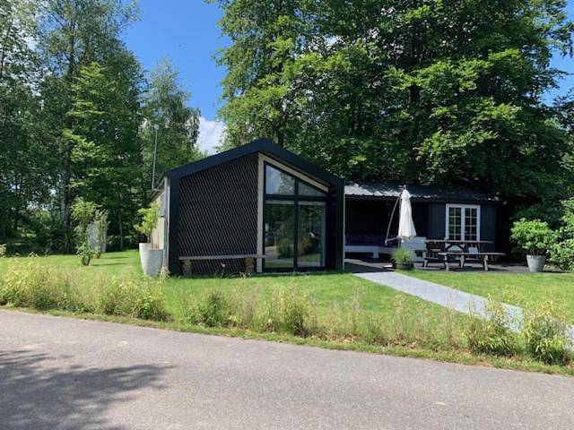 Ferienhaus für 4 Personen, mit Terrasse und Garten sowie Ausblick und Seeblick in Oosterwolde