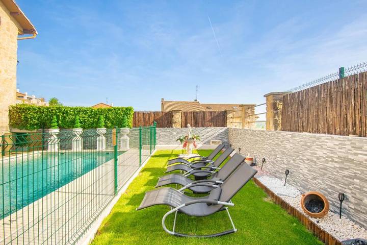 Casa rural para 12 personas, con Balcón y Terraza además de Jardín y Piscina en Tafalla - 3