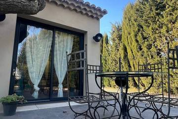 Gîte pour 6 personnes, avec jardin et terrasse à Codolet
