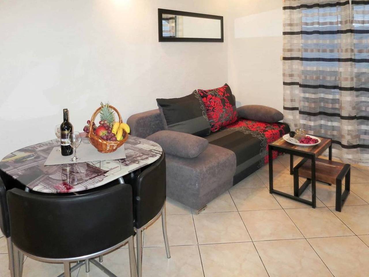 Ganze Wohnung, Einzimmer-Apartment mit Gemeinschaftspool in Arbanija, Ciovo