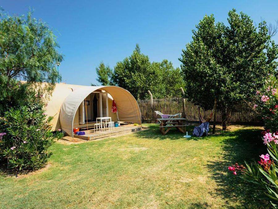 Camping Le Roussillon  - Tente en toile et en bois 4 personnes - C- Coco Lodge - 2 chambres 16m² in Saint-Cyprien-Plage, Saint-Cyprien