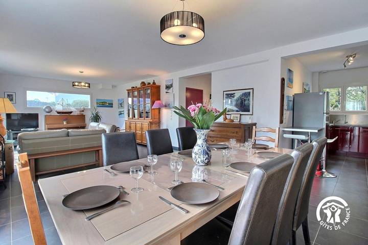 Gîte pour 8 personnes, avec jardin et terrasse à Le Tour-du-Parc - 4