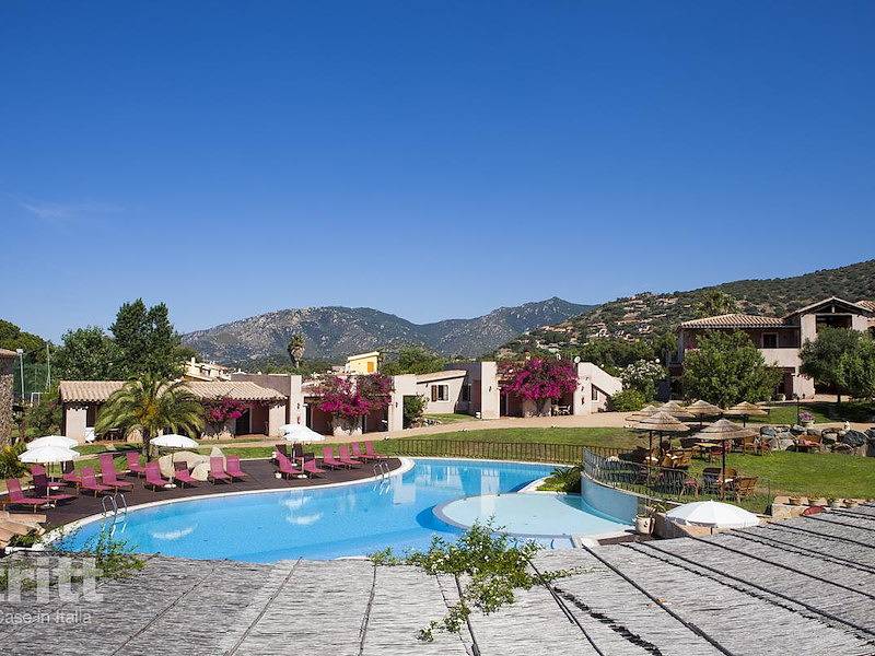 Tritt — In Strandnähe gelegene Ferienwohnung für 6 Personen in einem Ferienpark in Villasimius in Villasimius, Cagliari Provinz