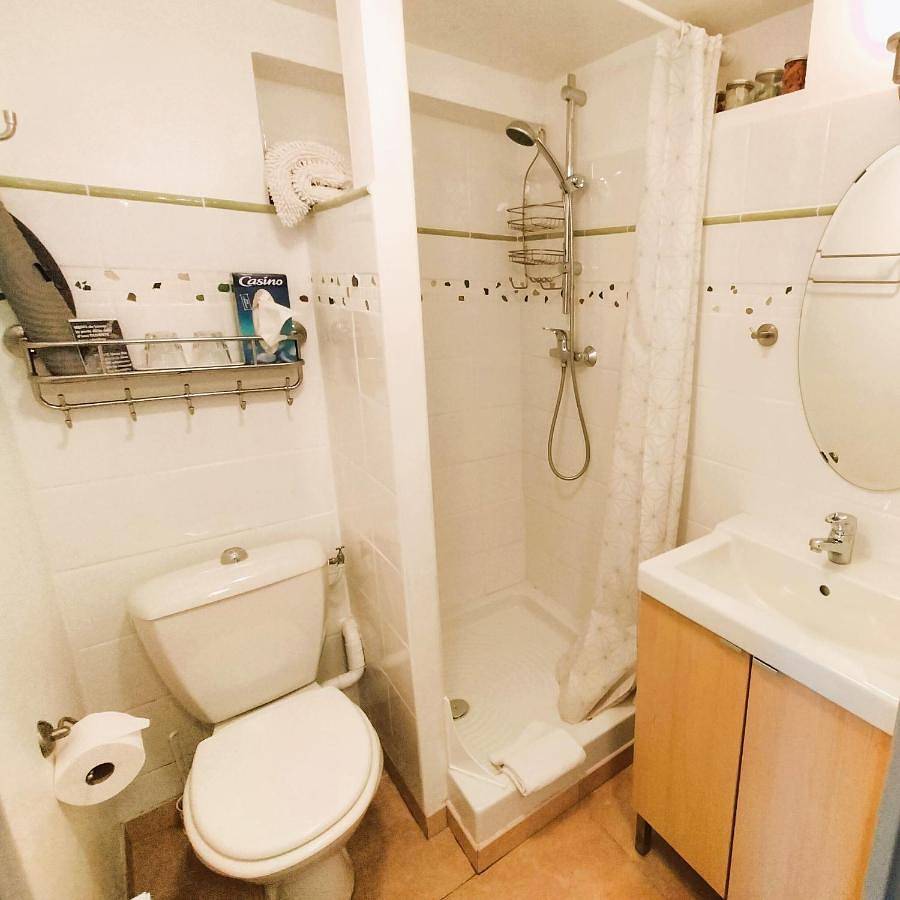 Triple Room with Private Bathroom in Castellane, Parc naturel régional du Verdon