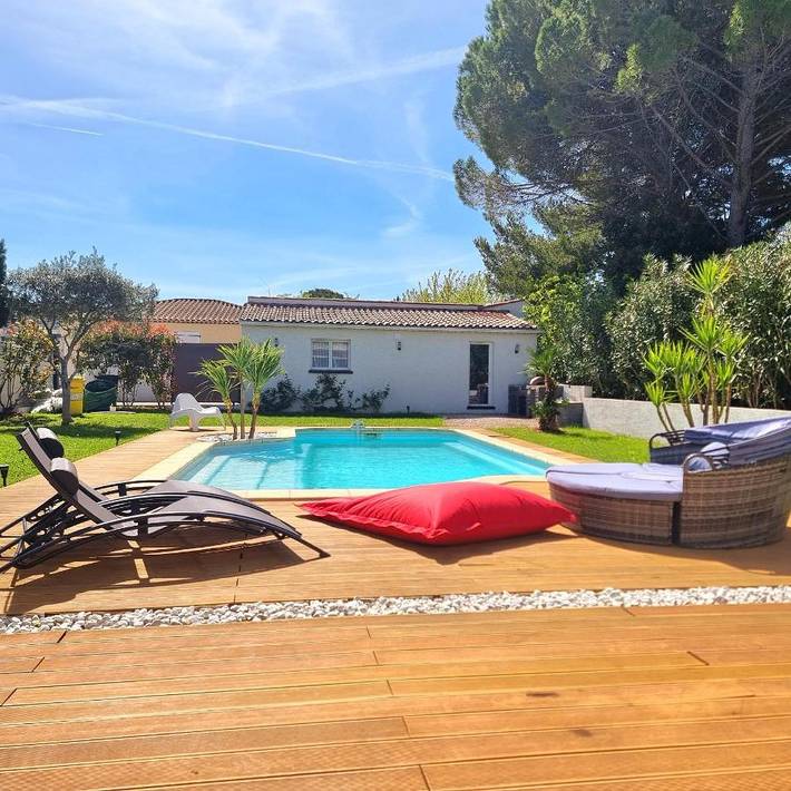 Location de vacances pour 10 personnes, avec piscine ainsi que jardin et vue à Gignac-la-Nerthe - 2