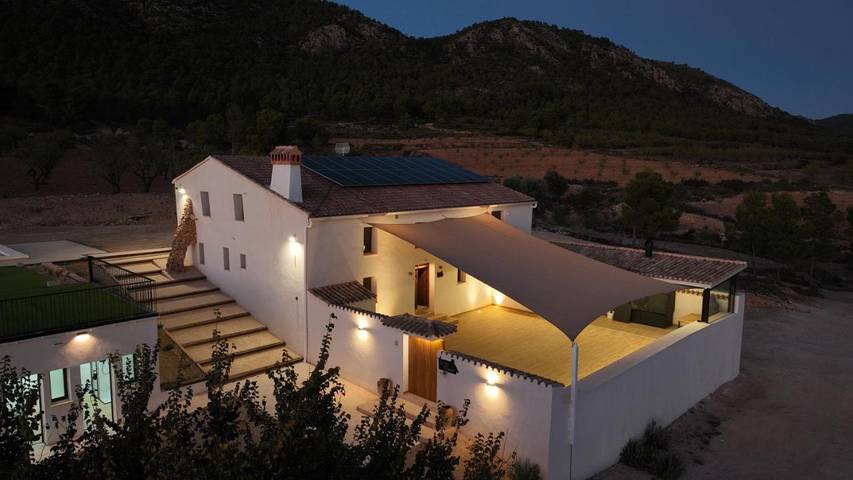 Casa rural para 12 personas, con jardín además de vistas y piscina en Onil