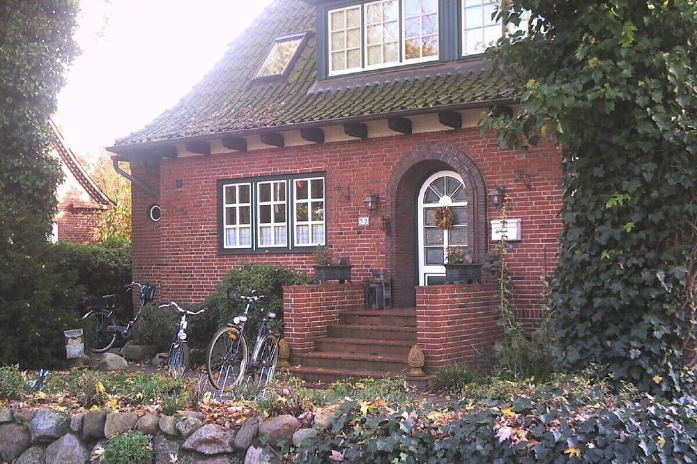 Ganze Wohnung, Gepflegte Ferienwohnung im Einfamilienhaus, zentrumsnah und doch im Grünen in Rendsburg, Nord-Ostsee-Kanal