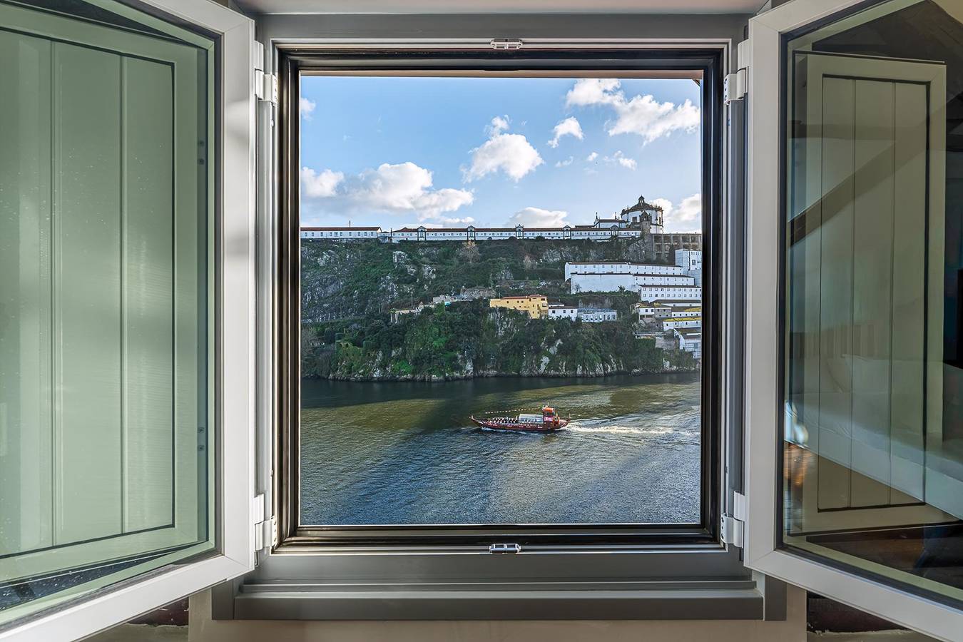 Entire apartment, Guestready - Urban comfort with Douro River view in Sé (Porto), Porto