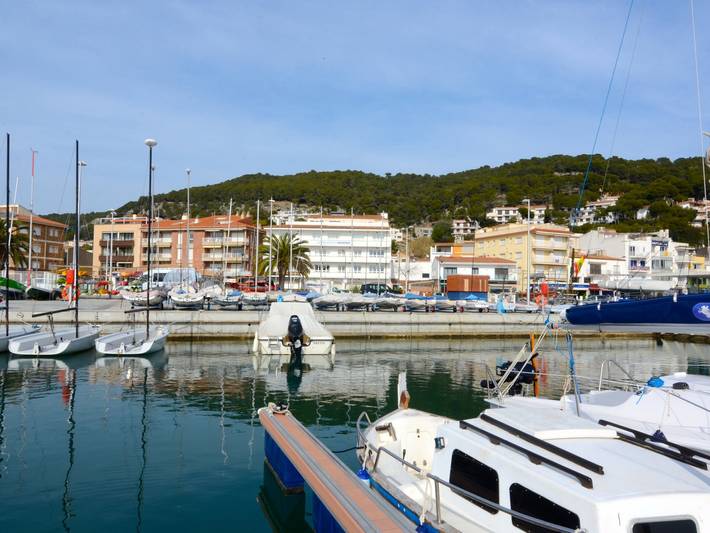 Entire apartment, Renovated apartment, 3 bedrooms, near the beach, Estartit center in l'Estartit, Torroella de Montgrí