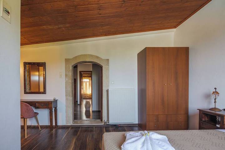 Traditionele villa met 4 slaapkamers, omheind zwembad en fantastische tuinen! in Alfa, Rethymno en omgeving