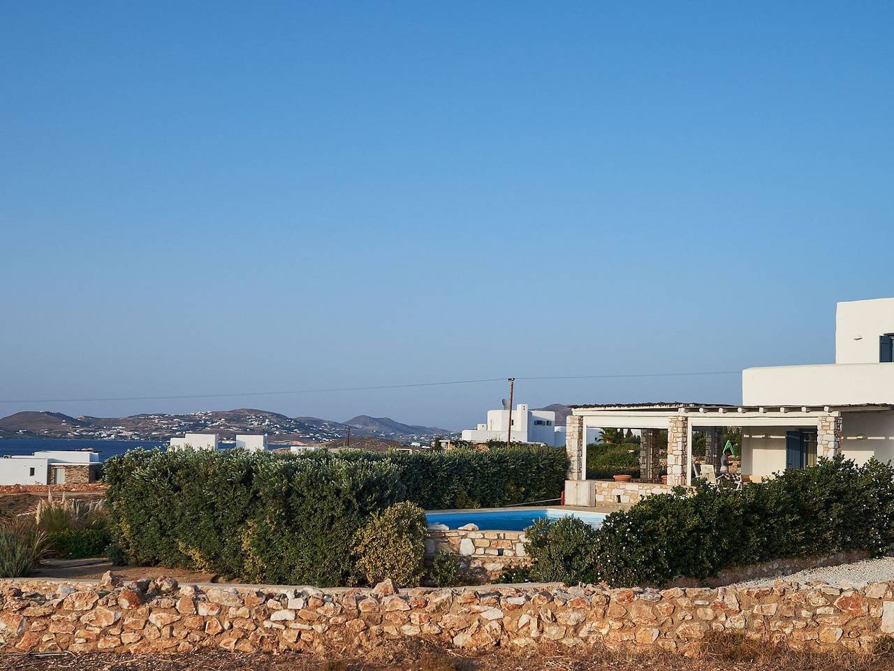 Große, komfortable Pool-Villa, Strand zu Fuß erreichbar in Parasporos, Paros