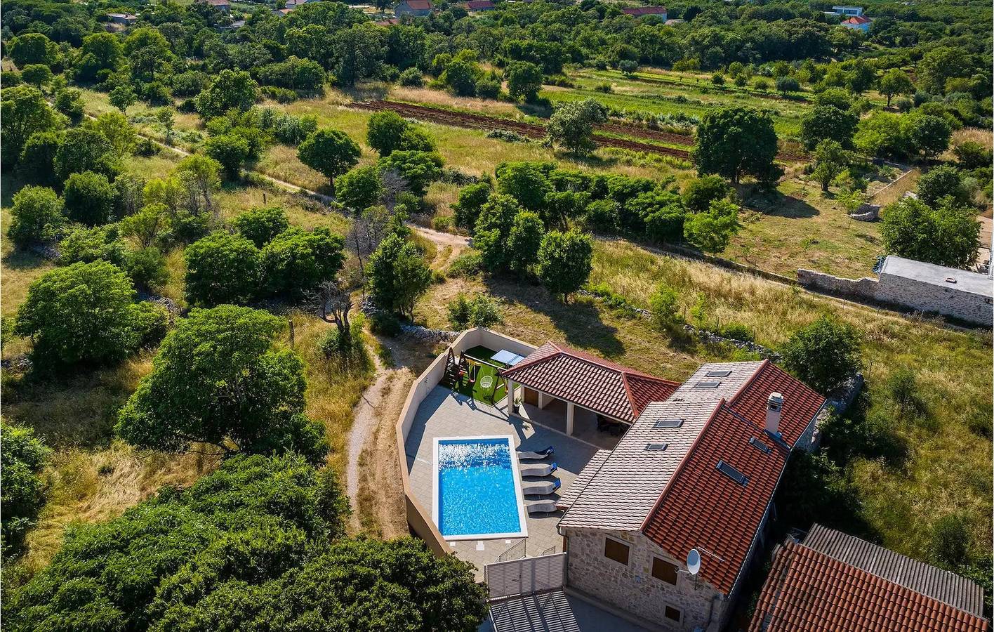 Casa vacanza a Zara a partire da 345€ a notte